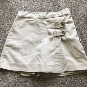 Dennis Uniform skort khaki Sz 5 runs large